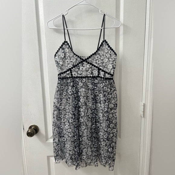 Romeo + Juliet Couture Blackwhite Floral Iridescent sequin mini dress (Size S) - Picture 6 of 11